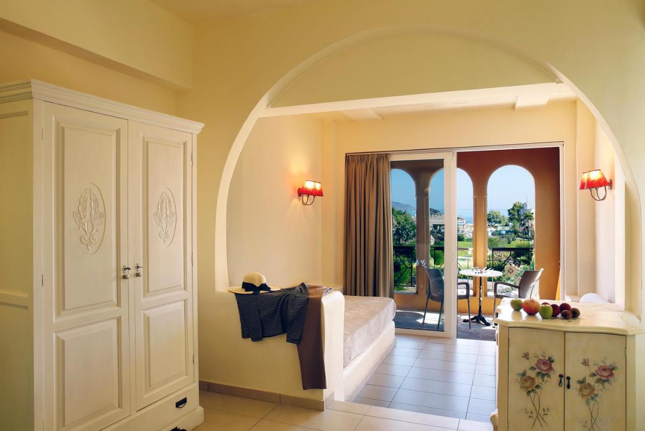 Orpheas Resort Hotel (Adults Only) Paralia Kourna Екстериор снимка